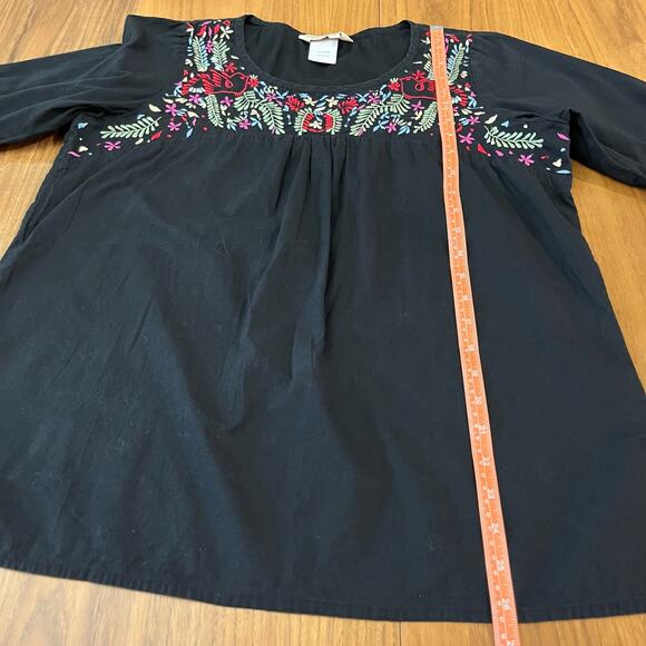 Norm Thompson Embroidered Top Size M Cotton Floral Boho Flutter Sleeve - Picture 9 of 11